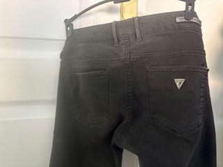 Pantalones pitillo negros Guess