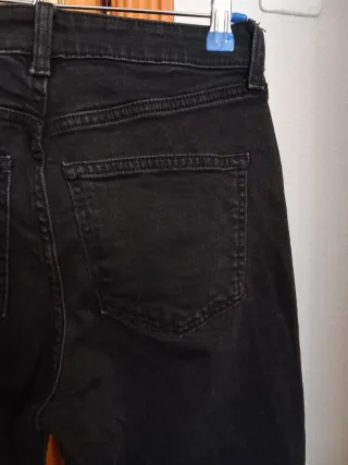 Vaqueros Mom Bershka Talla 36 Negros
