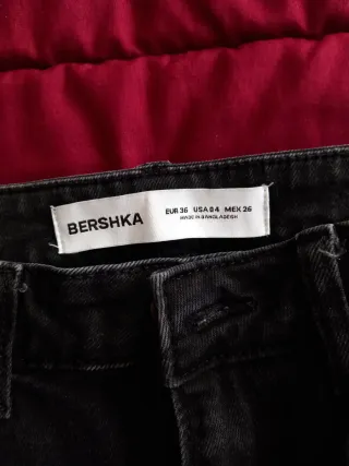 Vaqueros Mom Bershka Talla 36 Negros