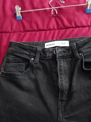 Vaqueros Mom Bershka Talla 36 Negros