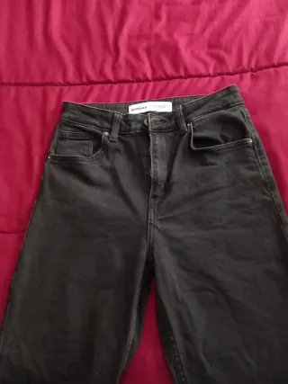 Vaqueros Mom Bershka Talla 36 Negros