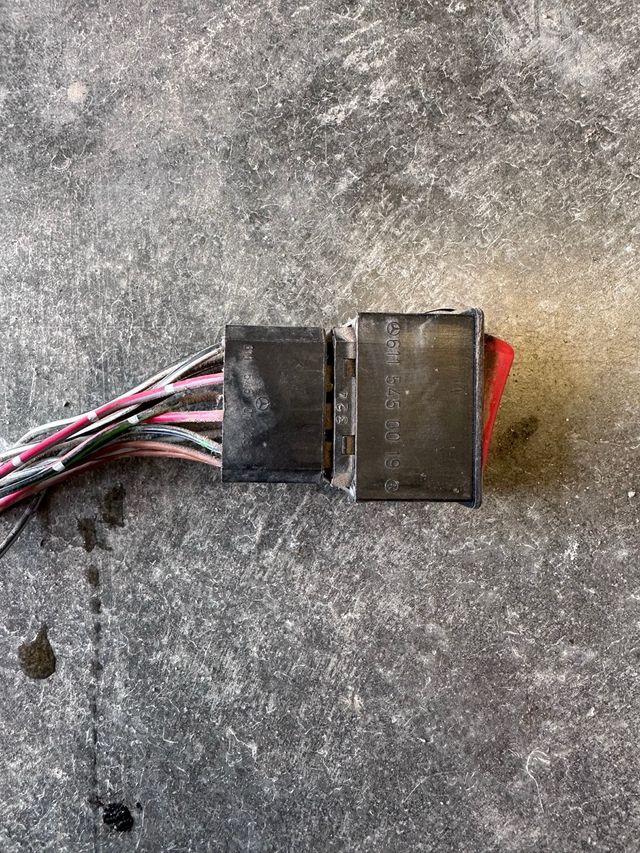 Interruptor emergencia Mercedes MB