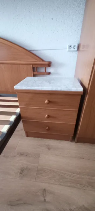 Cama 2 plazas y 2 mesitas de noche