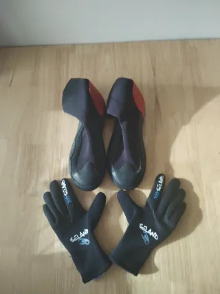 Escarpines y guantes de surf