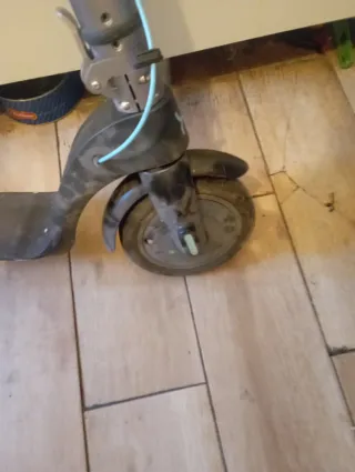 Patinete eléctrico para piezas ruedas y más cosas