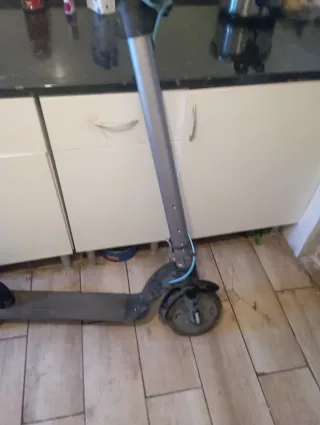 Patinete eléctrico para piezas ruedas y más cosas