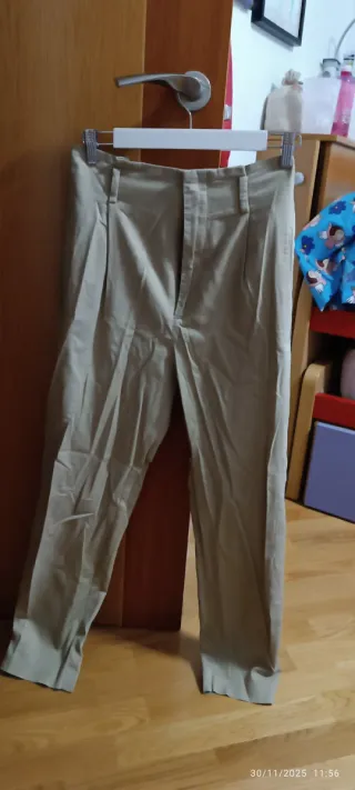 Pantalón de traje beige de mango