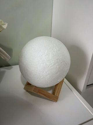 Lampada luna in plastica e legno