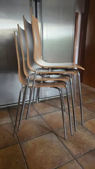 Mesa extensible y 4 sillas de cocina madera