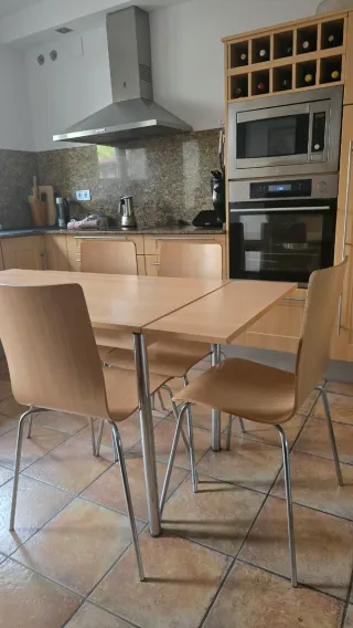 Mesa extensible y 4 sillas de cocina madera