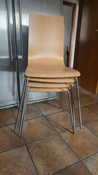 Mesa extensible y 4 sillas de cocina madera