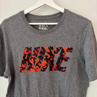 Camiseta Nike Talla M Gris