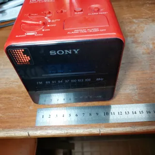 Radio Despertador Sony Roja