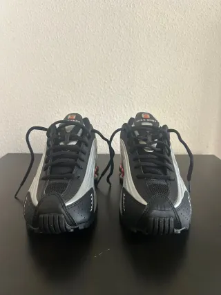 Nike Shox R4 metallic silver red