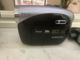 Coppia Videocamere Sharp e Samsung