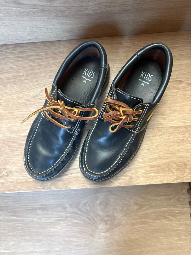 Náuticos de piel negros talla 36