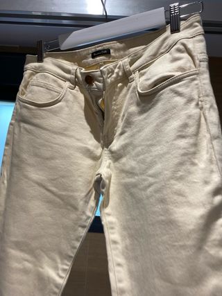 Vaqueros beige tipo bermuda larga