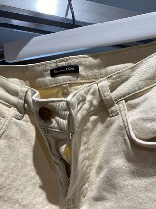 Vaqueros beige tipo bermuda larga