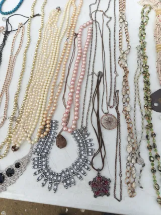 Lote bisutería plata y multicolor