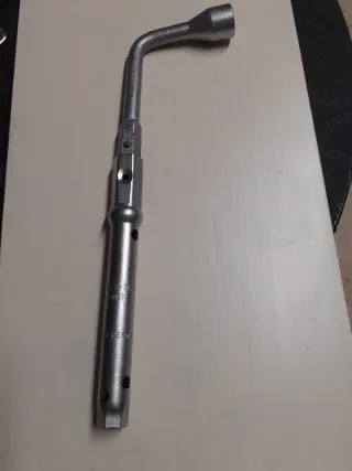 Llave bujías 17mm y tuercas