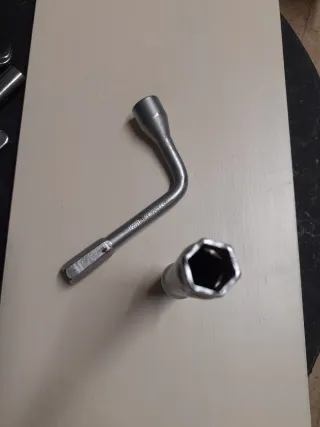 Llave bujías 17mm y tuercas