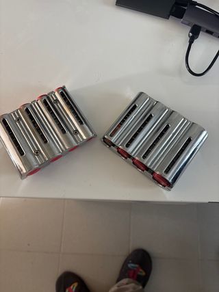 Monedero taxi plateado y rojo