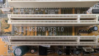 Placa Base MSI + Celeron 400MHz + 64MB