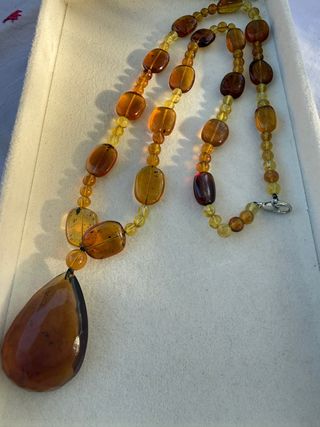 Collar de ámbar con colgante