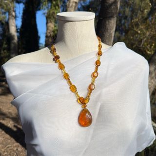 Collar de ámbar con colgante