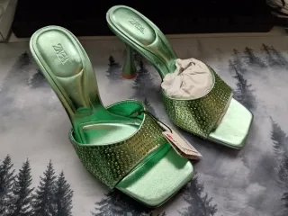 ZARA Sandalias Verdes Brillantes Talla 35 nuevas
