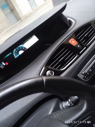 Renault GrandScenic 2012