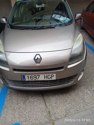 Renault GrandScenic 2012