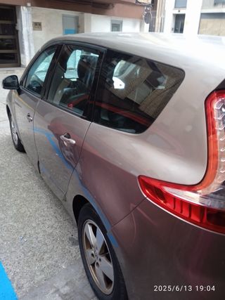 Renault GrandScenic 2012