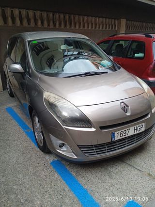 Renault GrandScenic 2012