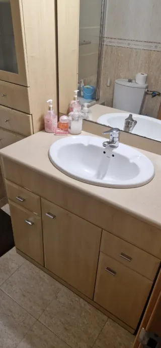 Muebles de baño: Armario, lavabo y espejo