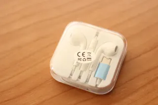 Auriculares USB-C Blancos y Azules
