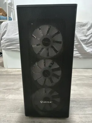 Torre PC Negra usado