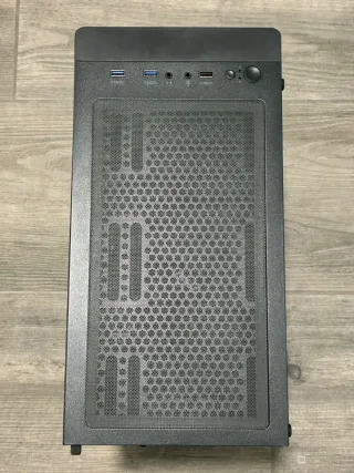 Torre PC Negra usado