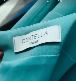 Vestido de fiesta con plumas