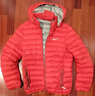Chaqueta plumífero Nike roja