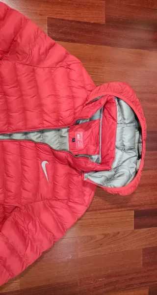 Chaqueta plumífero Nike roja