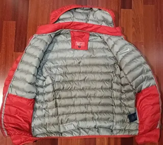 Chaqueta plumífero Nike roja