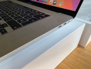 MacBook Pro 16 TouchBar