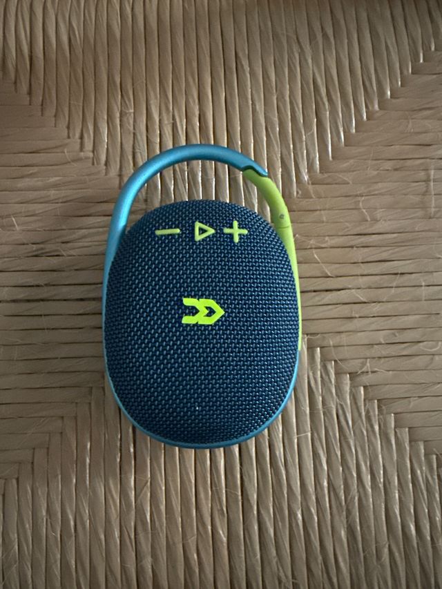 Bocina Avenzo Bluetooth Portátil