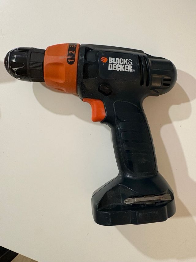Atornillador black and decker