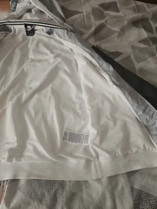 Chaqueta Nike Gris y Blanca