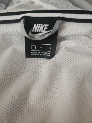 Chaqueta Nike Gris y Blanca