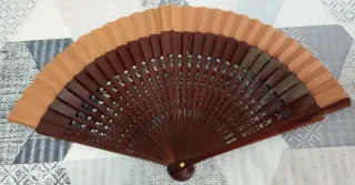 Abanico vintage madera tallada tela beige/marrón