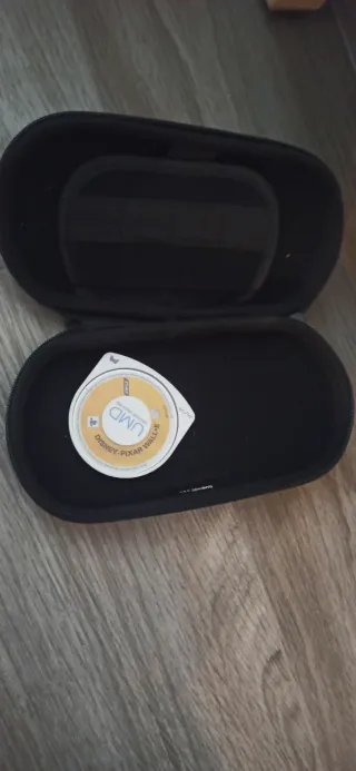 Funda Negra PS Vita + UMD Disney Pixar Wall-E