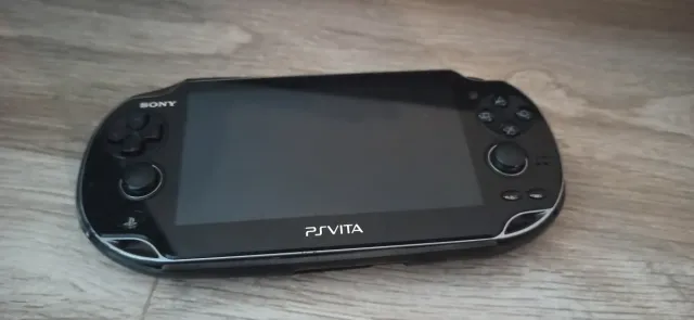 Funda Negra PS Vita + UMD Disney Pixar Wall-E